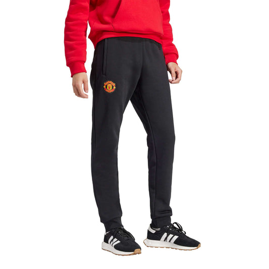 Manchester United FC Essentials Trefoil Tracksuit Pants 2023/24 | EvangelistaSports.com | Canada's Premiere Soccer Store